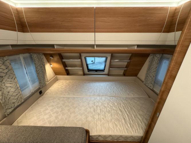 Hobby De Luxe 490 KMF