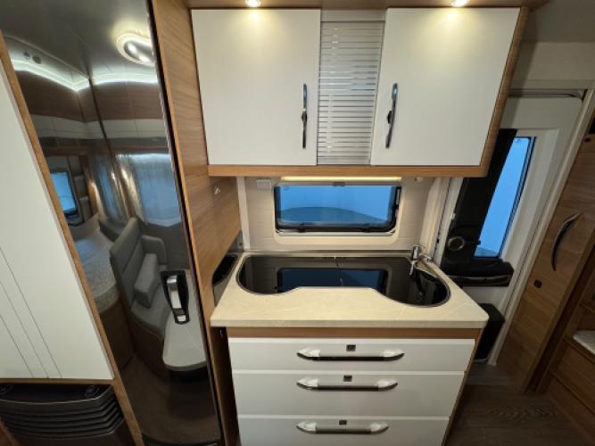 Hobby De Luxe 490 KMF
