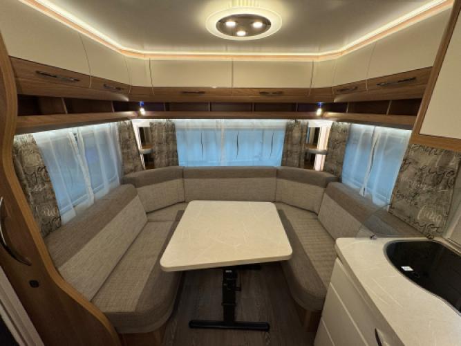 Hobby De Luxe 460 UFE