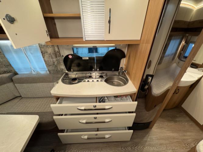 Hobby De Luxe 460 UFE