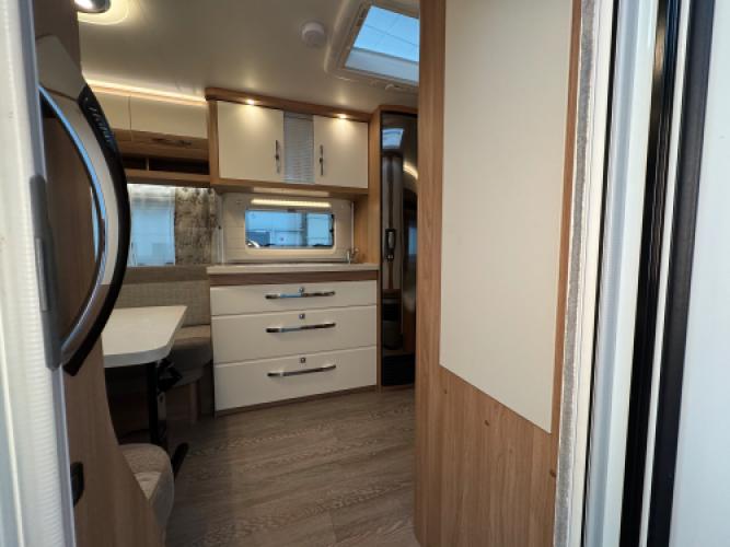 Hobby De Luxe 460 UFE