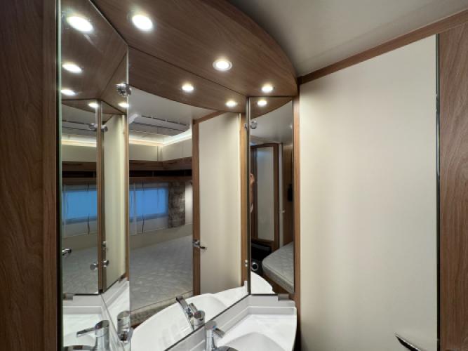 Hobby De Luxe 460 UFE