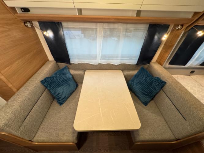 Hobby De Luxe 490 KMF