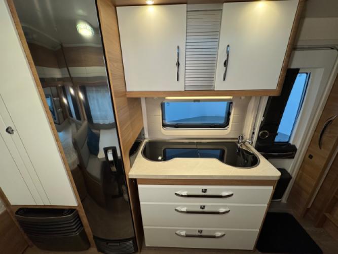 Hobby De Luxe 490 KMF