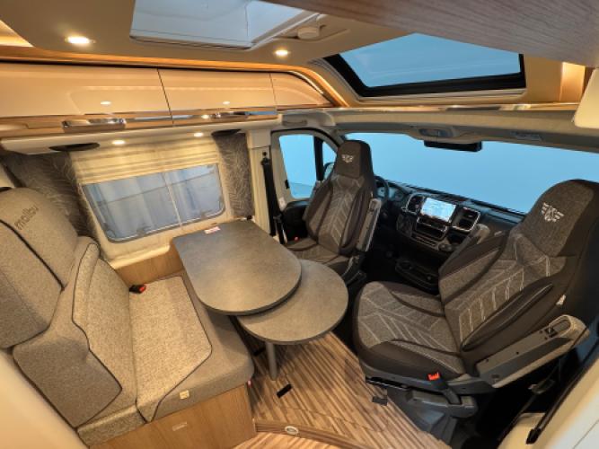 Malibu Charming Van 640 LE Skyview