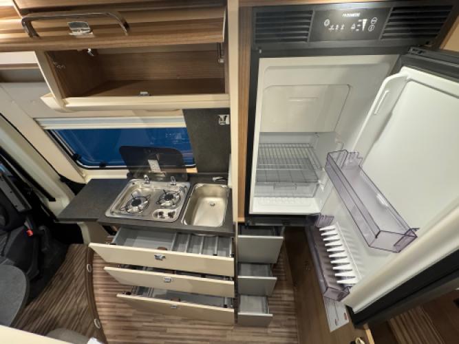 Malibu Charming Van 640 LE Skyview