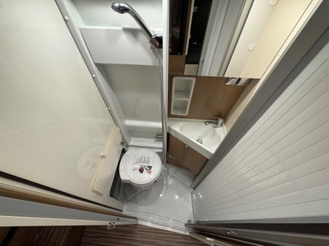 Malibu Charming Van 640 LE Skyview