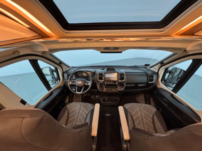 Malibu Charming Van 640 LE Skyview