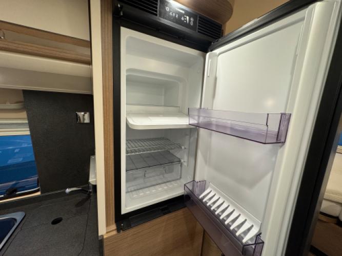Malibu Charming Van 640 LE Skyview