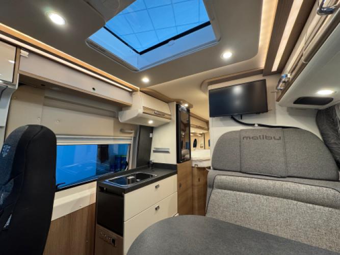 Malibu Charming Van 640 LE Skyview