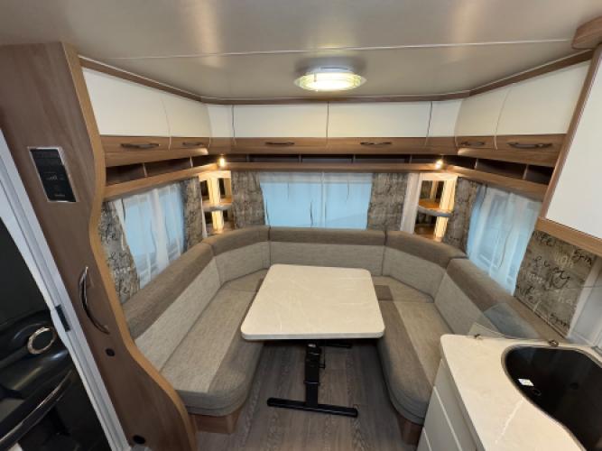 Hobby De Luxe 460 UFe