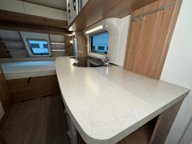 Hobby De Luxe 440 SF