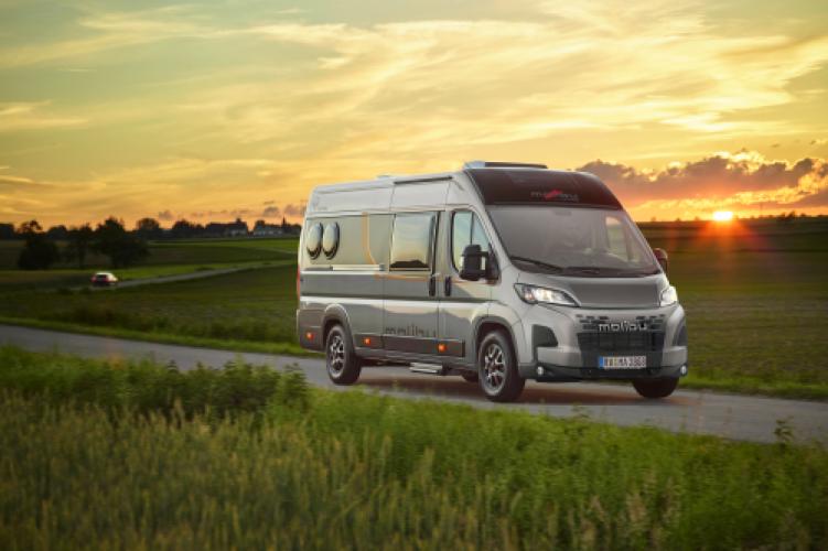 Malibu Van Comfort 640 LE Charming GT Skyview
