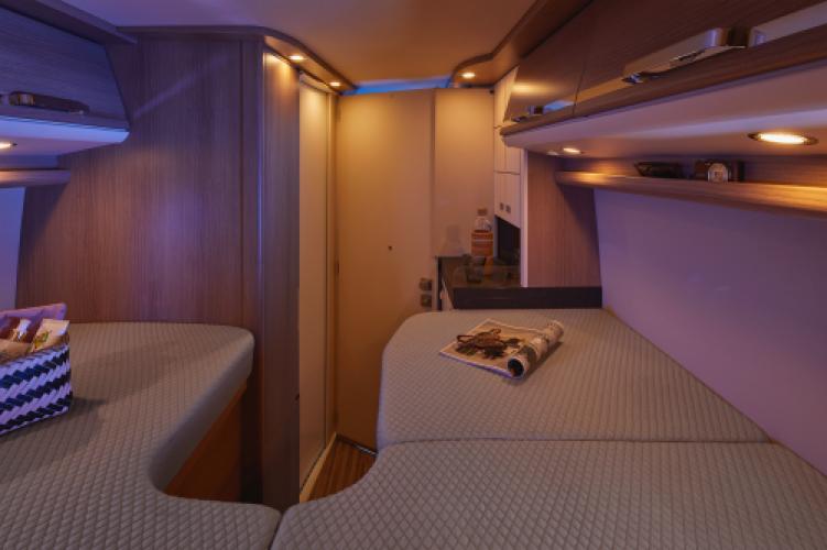 Malibu Van First Class - Two Rooms 640 LE RB Charming GT Skyview