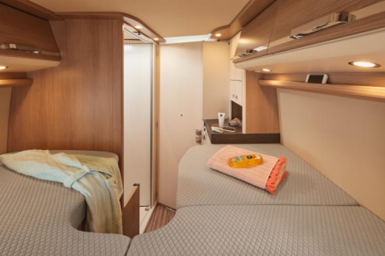 Malibu Van First Class - Two Rooms 640 LE RB Charming GT Skyview