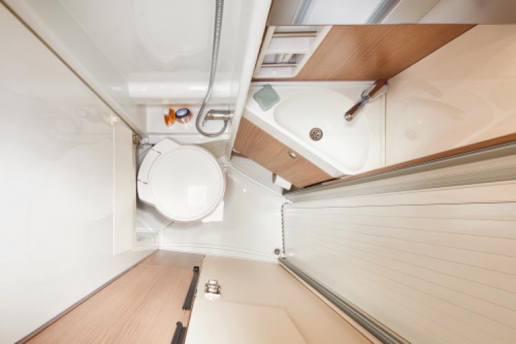 Malibu Van First Class - Two Rooms 640 LE RB Charming GT Skyview