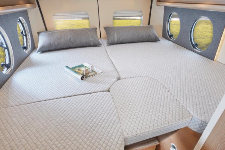Malibu Van First Class - Two Rooms 640 LE RB Charming GT Skyview