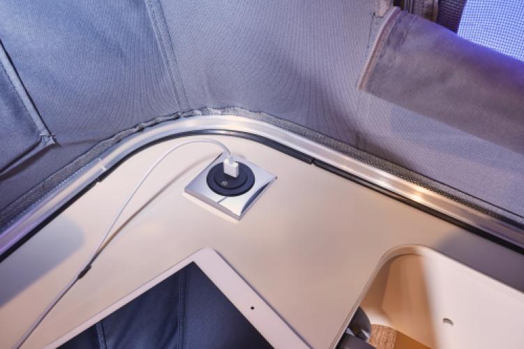 Malibu Van First Class - Two Rooms 640 LE RB Charming GT Skyview