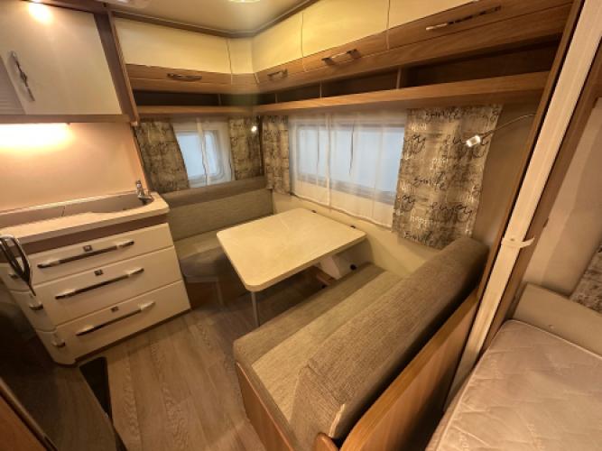 Hobby De Luxe 400 SFE