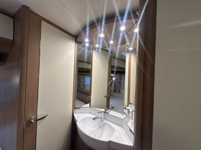 Hobby De Luxe 400 SFE