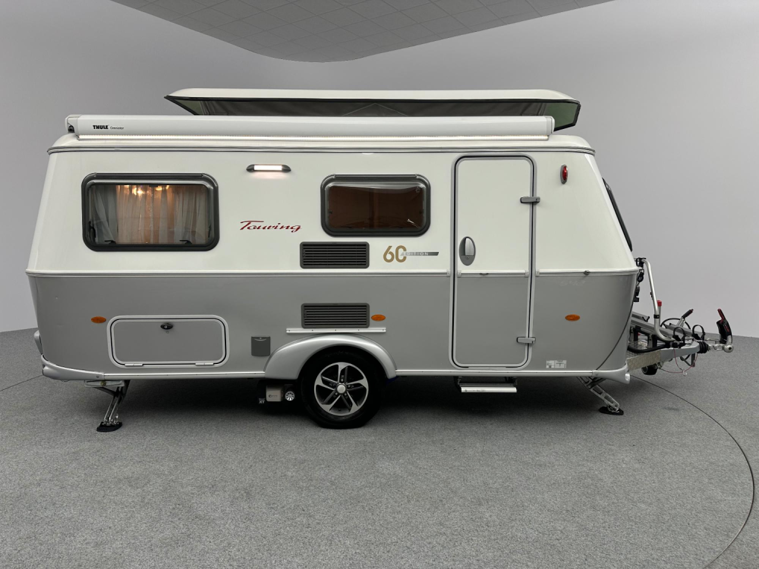 Eriba Thule 6300 dakluifel incl dakadapter met dimbare ledverlichting.