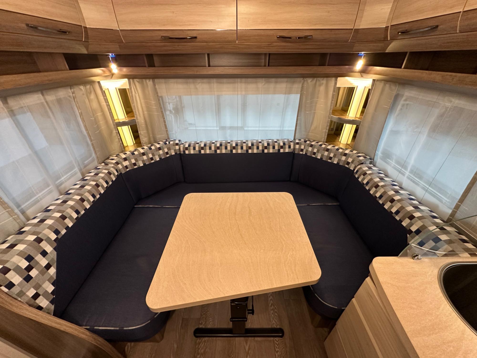 Hobby De Luxe 460 UFe