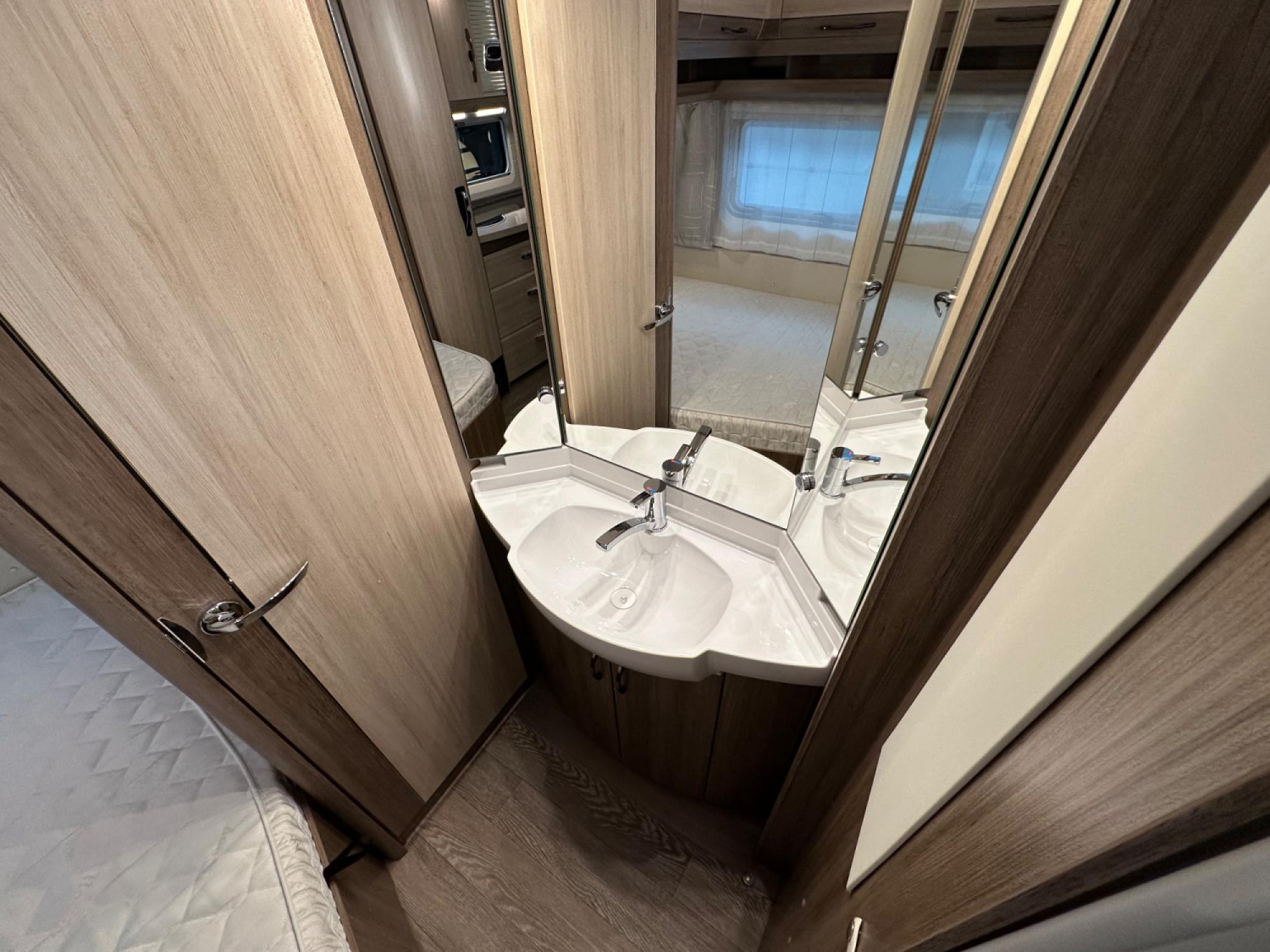 Hobby De Luxe 460 UFe