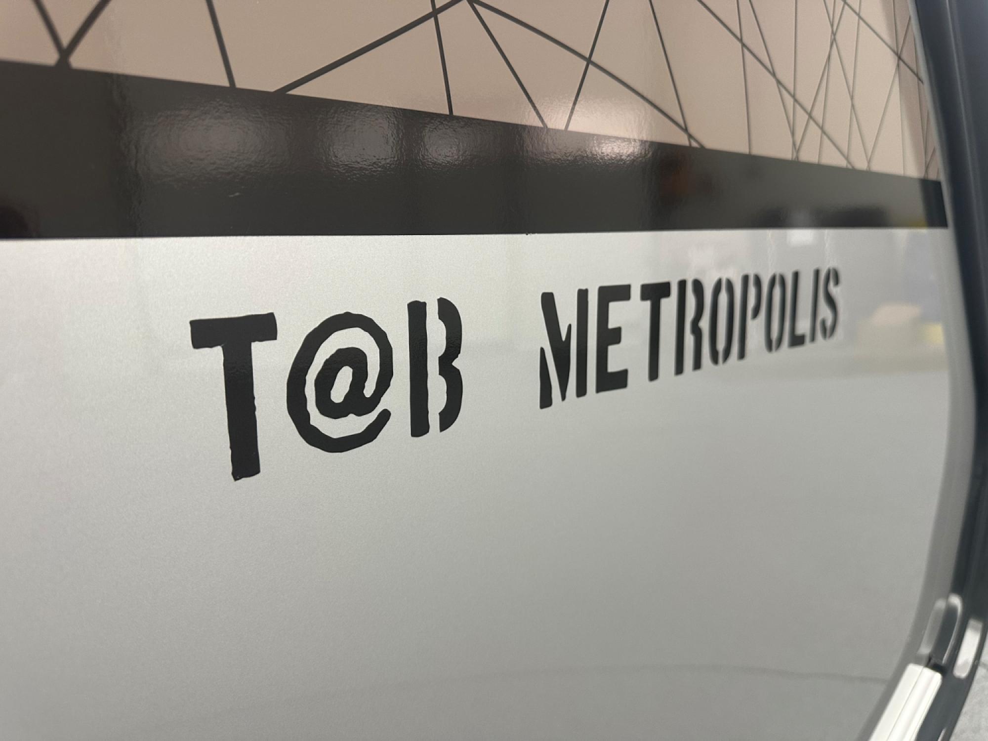 T@b 320 Metropolis