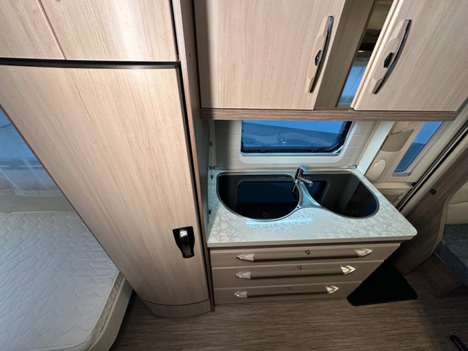 Hobby De Luxe Easy 495 UL