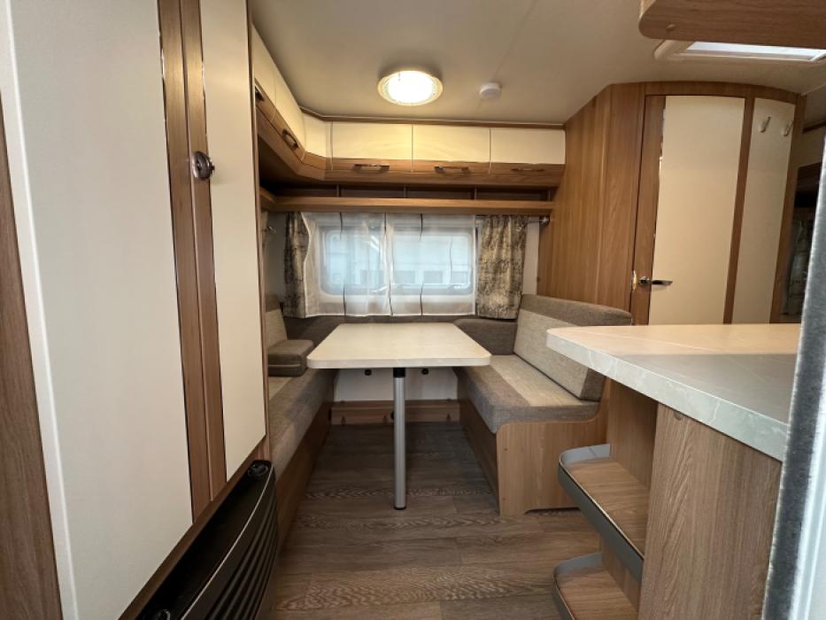Hobby De Luxe 440 SF
