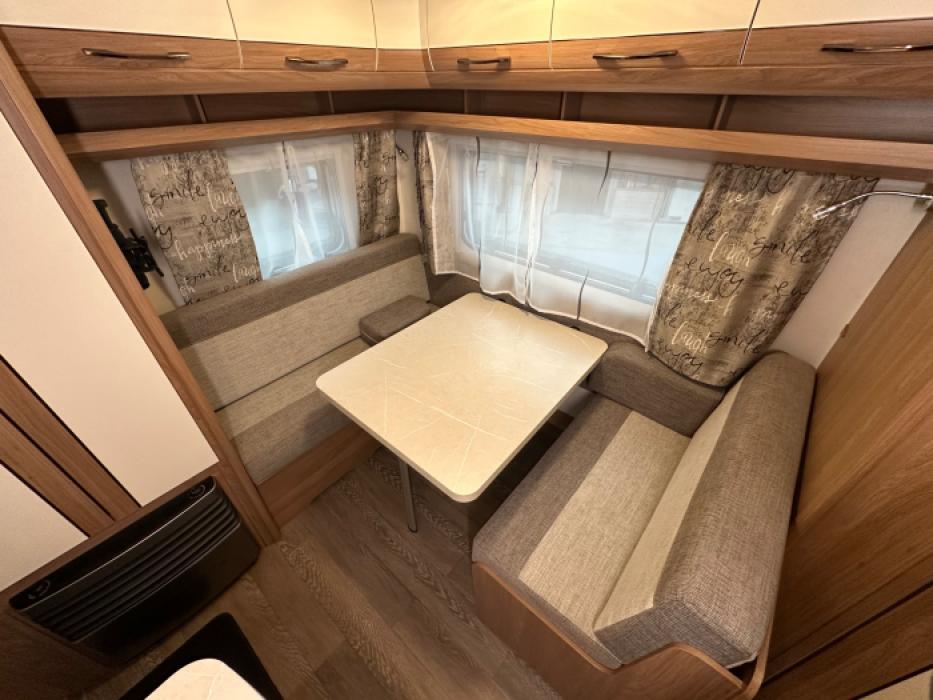 Hobby De Luxe 440 SF