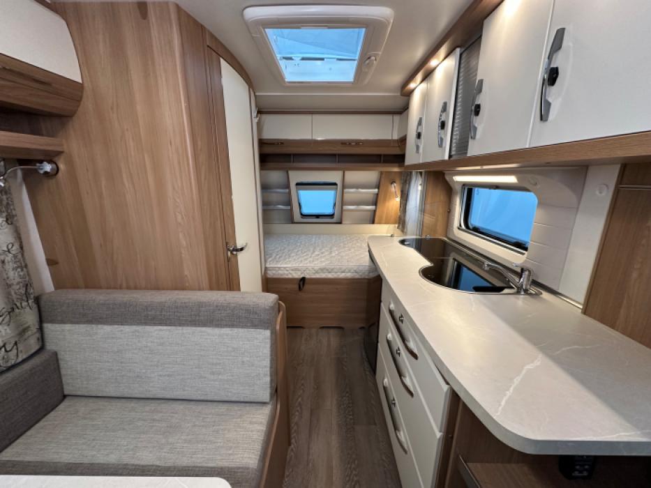 Hobby De Luxe 440 SF