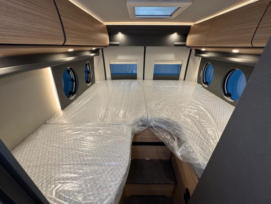 Malibu Van Comfort 640 LE Charming GT Skyview