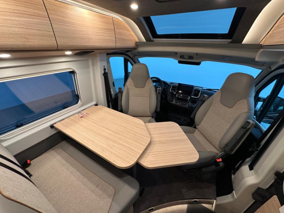 Malibu Van Comfort 640 LE Charming GT Skyview