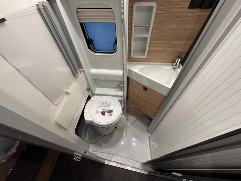Malibu Van Comfort 640 LE Charming GT Skyview