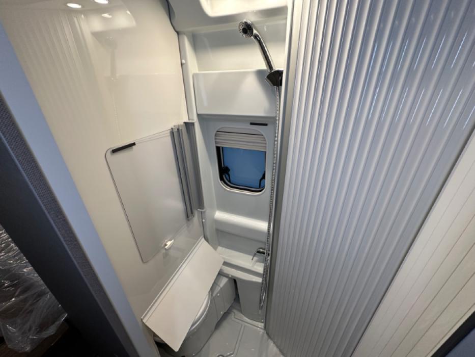 Malibu Van Comfort 640 LE Charming GT Skyview