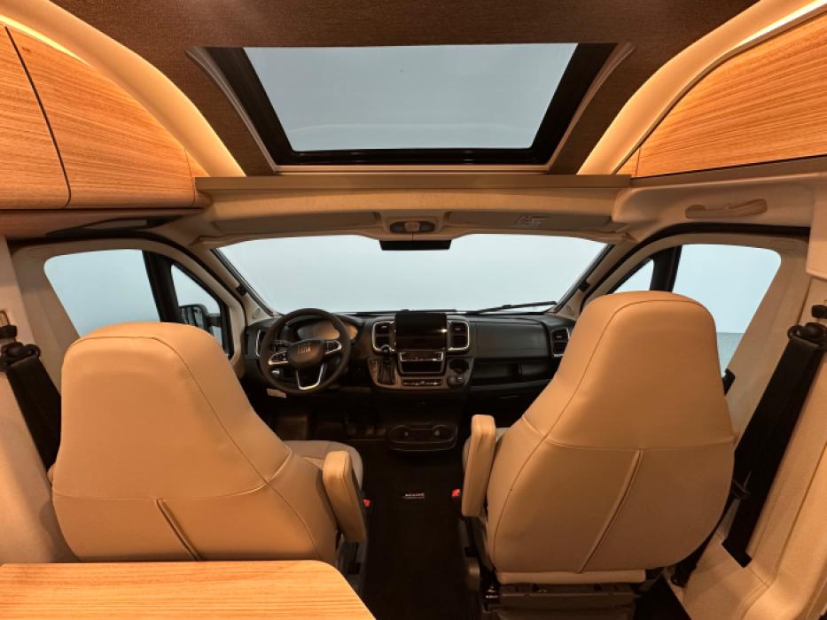 Malibu Van Comfort 640 LE Charming GT Skyview