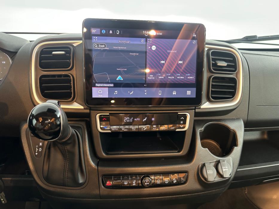 Malibu Van Comfort 640 LE Charming GT Skyview
