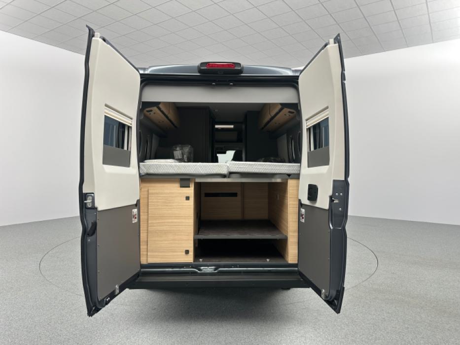 Malibu Van Comfort 640 LE Charming GT Skyview