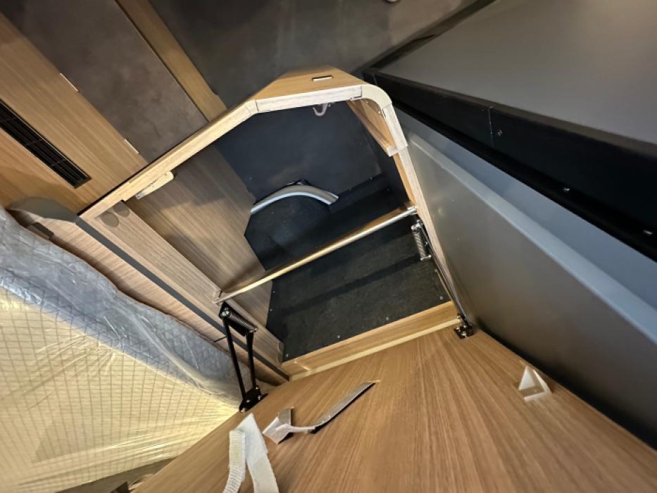 Malibu Van Comfort 640 LE Charming GT Skyview