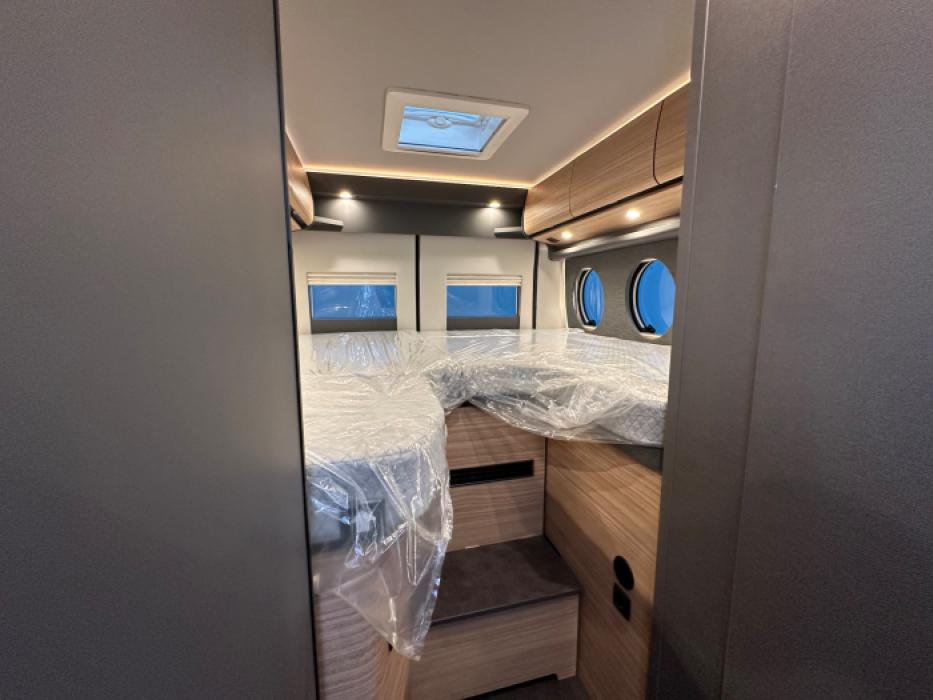 Malibu Van Comfort 640 LE Charming GT Skyview