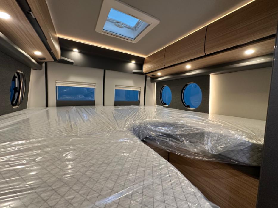 Malibu Van Comfort 640 LE Charming GT Skyview
