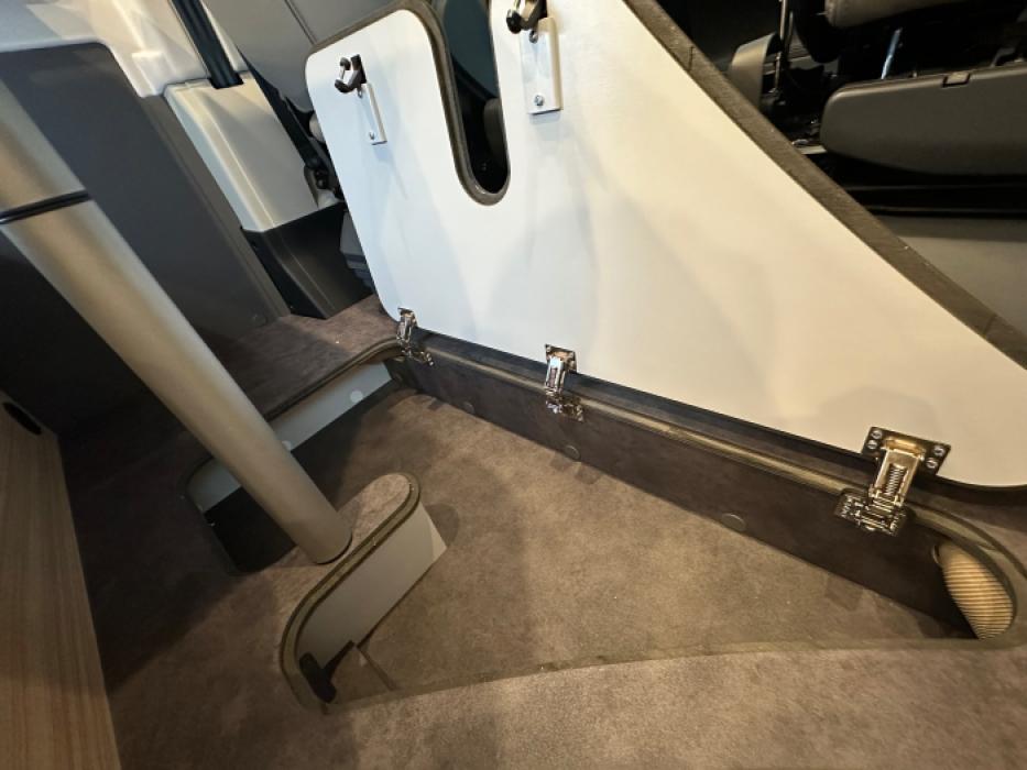 Malibu Van Comfort 640 LE Charming GT Skyview