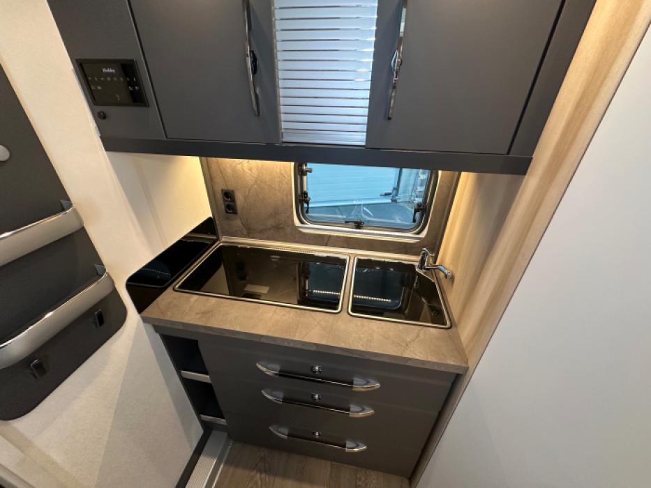 Hobby De Luxe 460 SFF