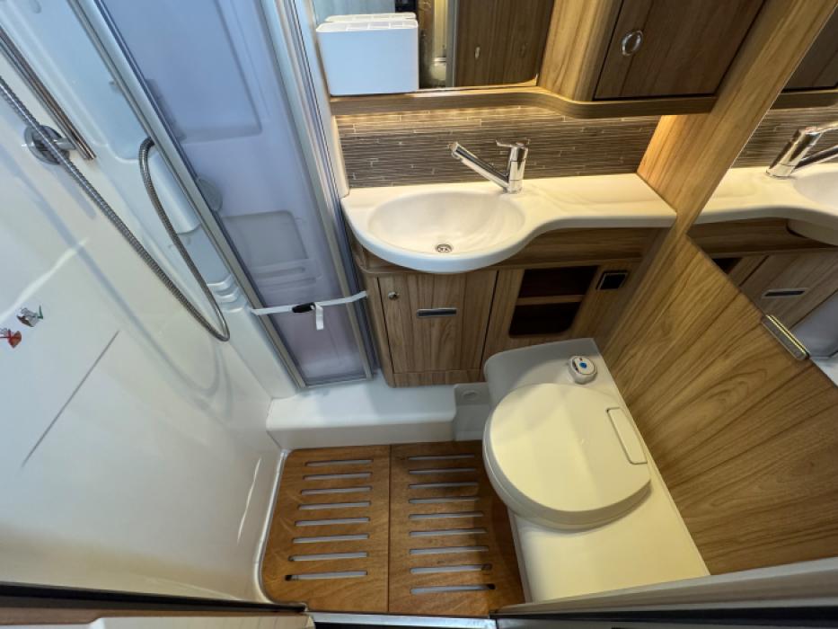 Hymer Exsis-I 588