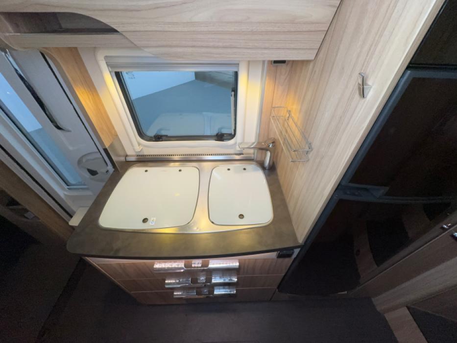 Hymer Exsis-I 588