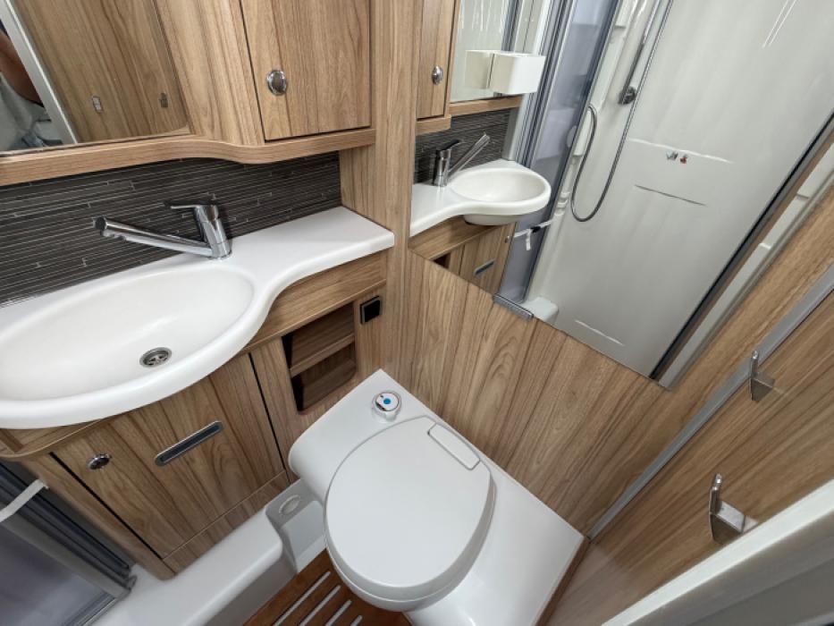 Hymer Exsis-I 588