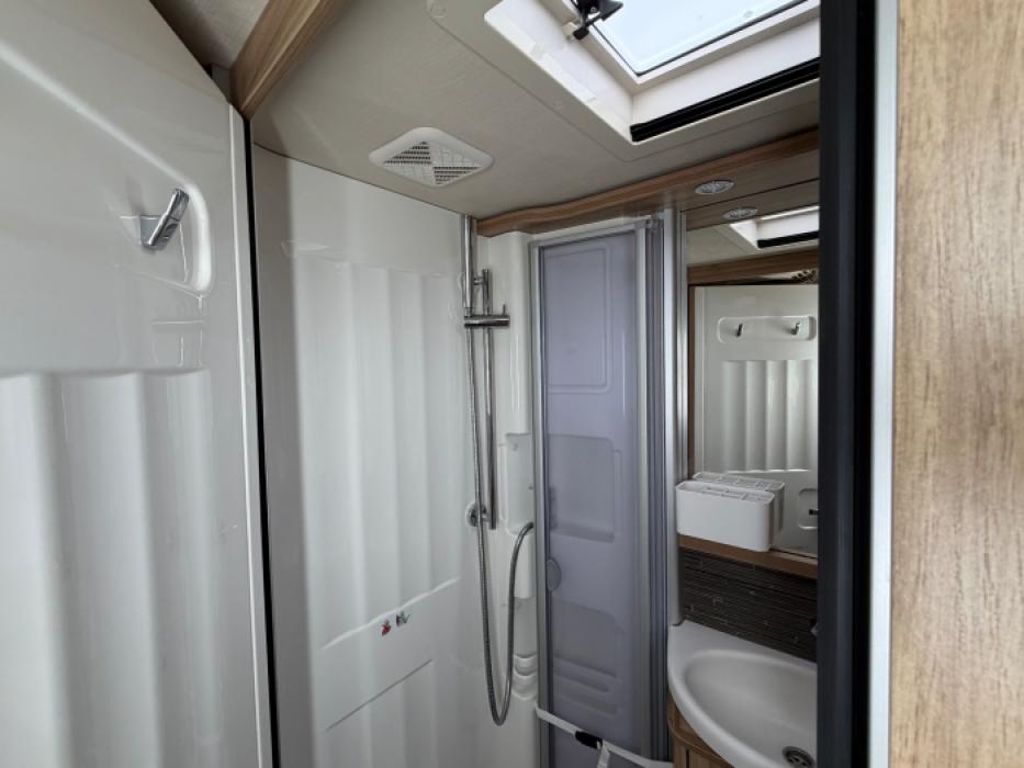 Hymer Exsis-I 588