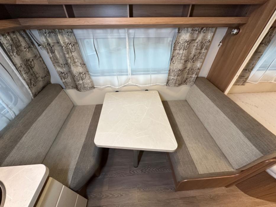 Hobby De Luxe 400 SFe