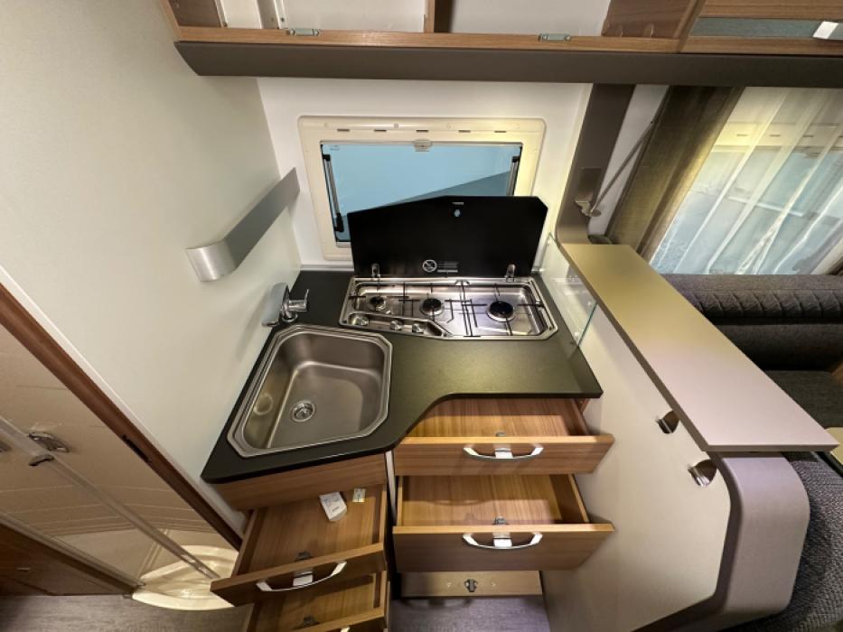 Adria Coral Axess 670 SL